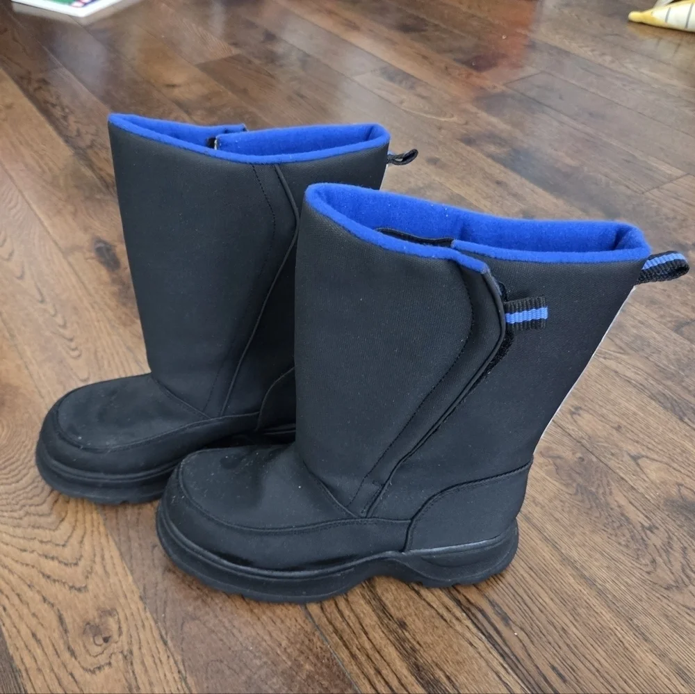 Kids Black and Blue Snow/ Winter Boots Size 2